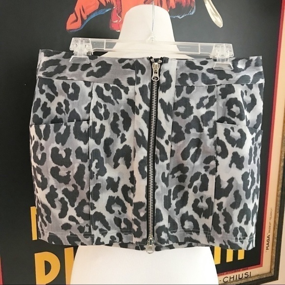 Seventy Two Changes Metallic Silver Leopard Print Zipper Bittersweet Skirt Sz 8 - Picture 1 of 10